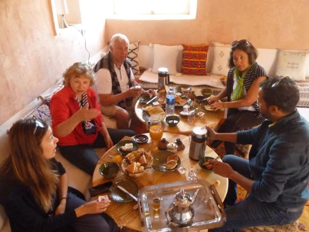 Tigmi Hamid Decouverte Des Traditions Et De La Culture Berbere Ait Benhaddou Extérieur photo